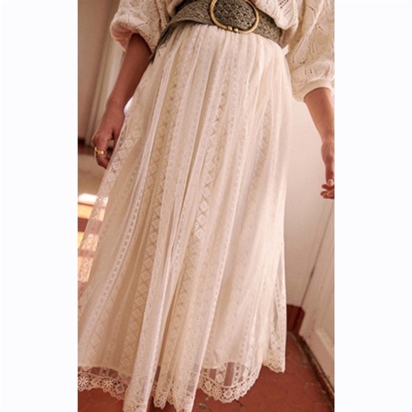 Sezane Eugene White Skirt in Lace Ecru Print - Picture 2 of 12